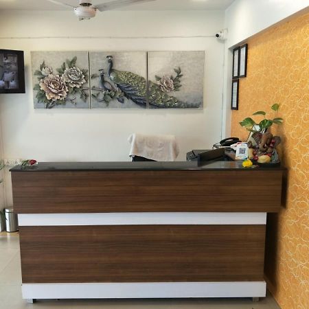 Hotel Runway Inn 阿穆达巴 外观 照片