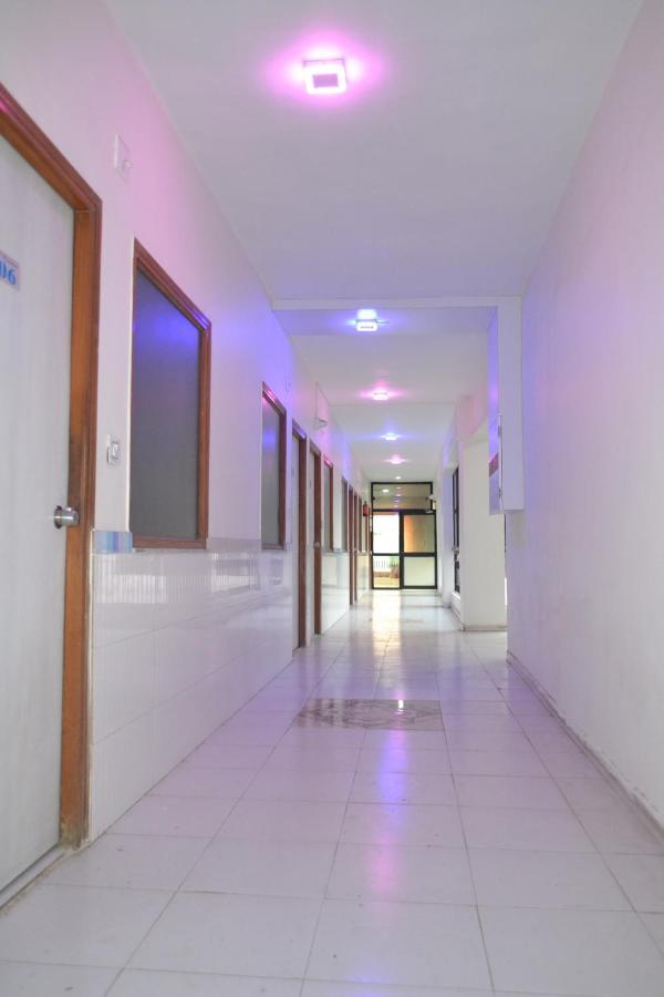 Hotel Runway Inn 阿穆达巴 外观 照片