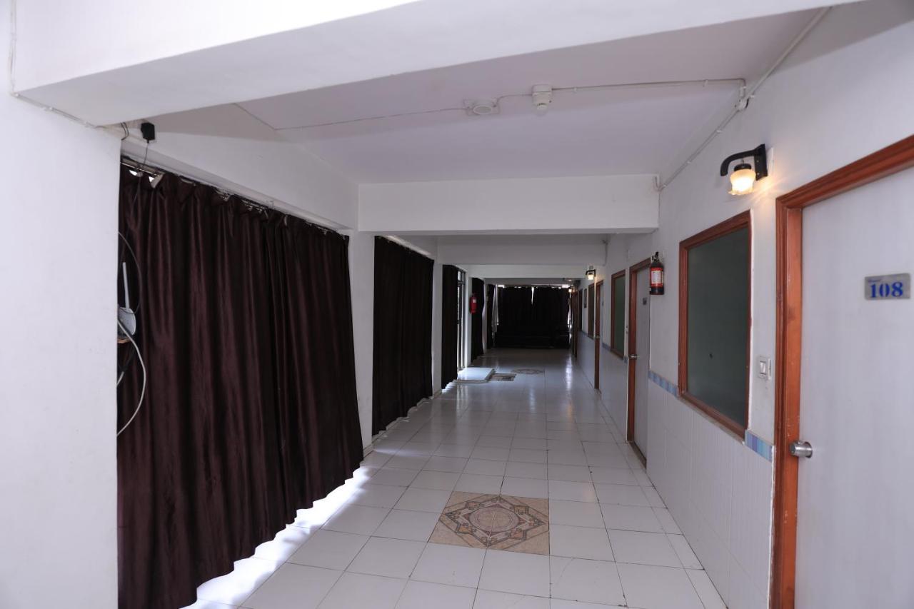 Hotel Runway Inn 阿穆达巴 外观 照片