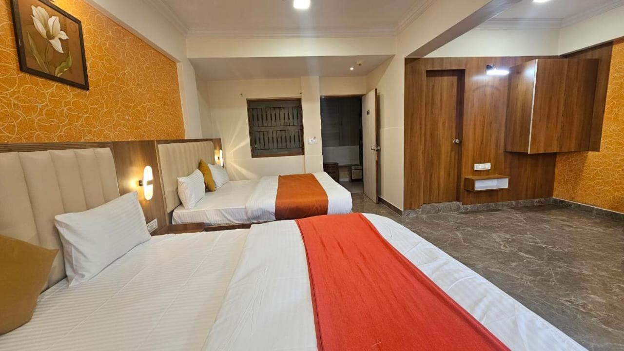 Hotel Runway Inn 阿穆达巴 外观 照片