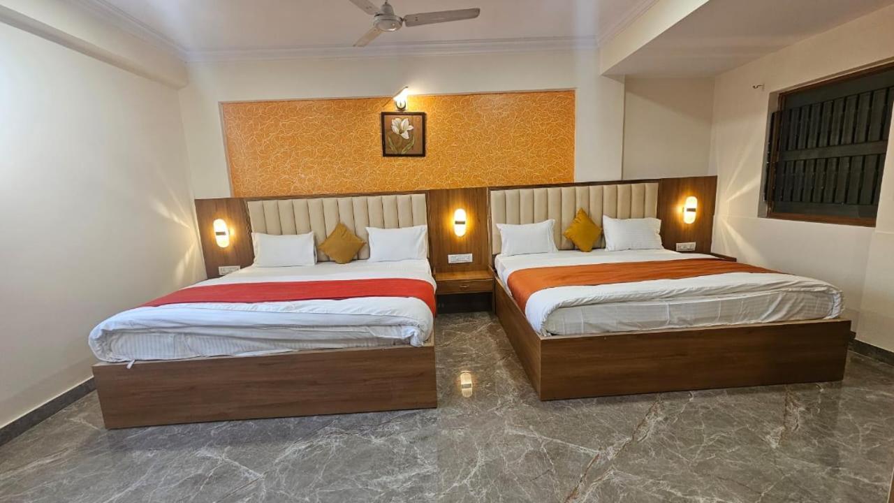 Hotel Runway Inn 阿穆达巴 外观 照片
